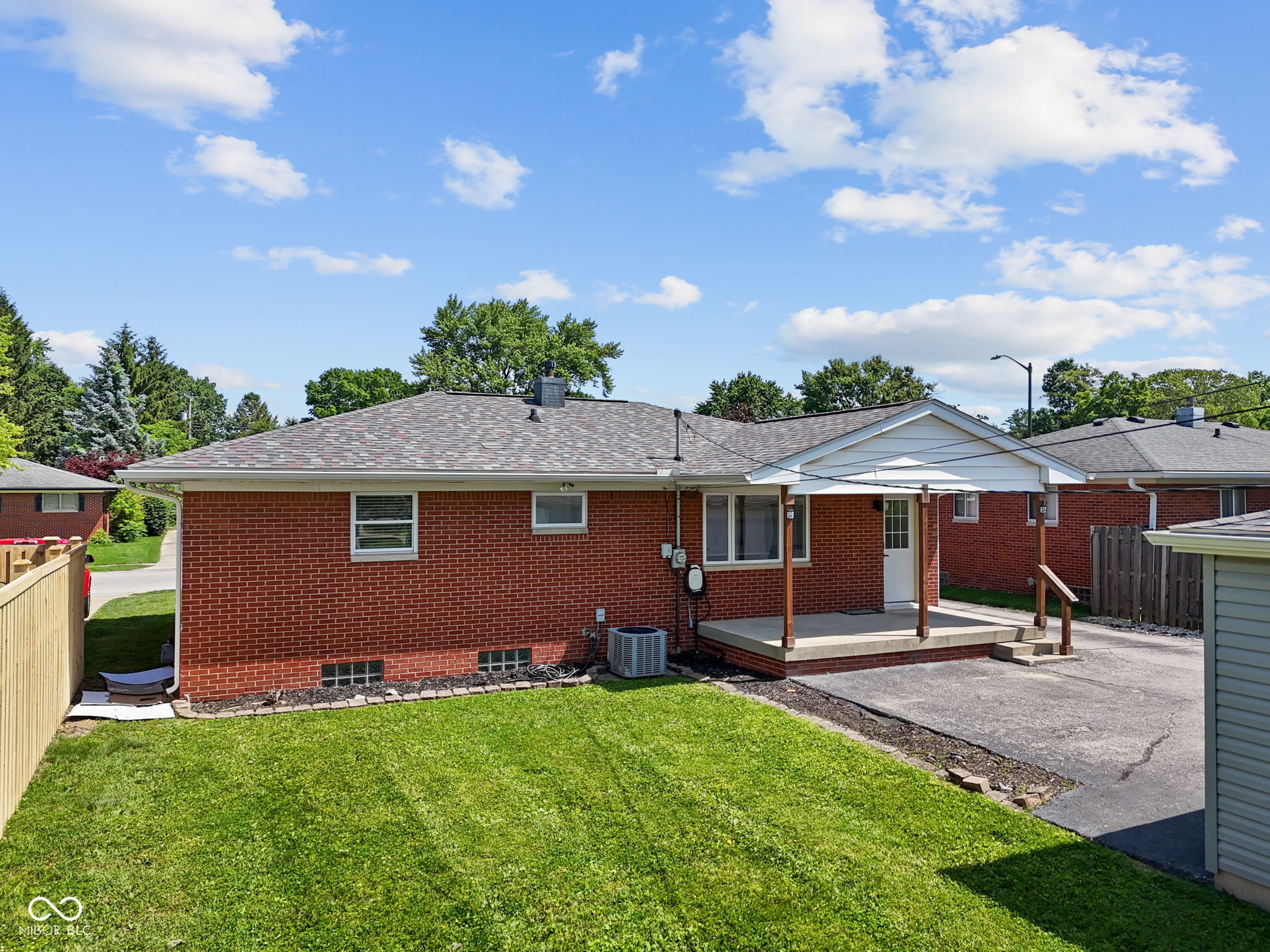 5563 Meadowood Drive