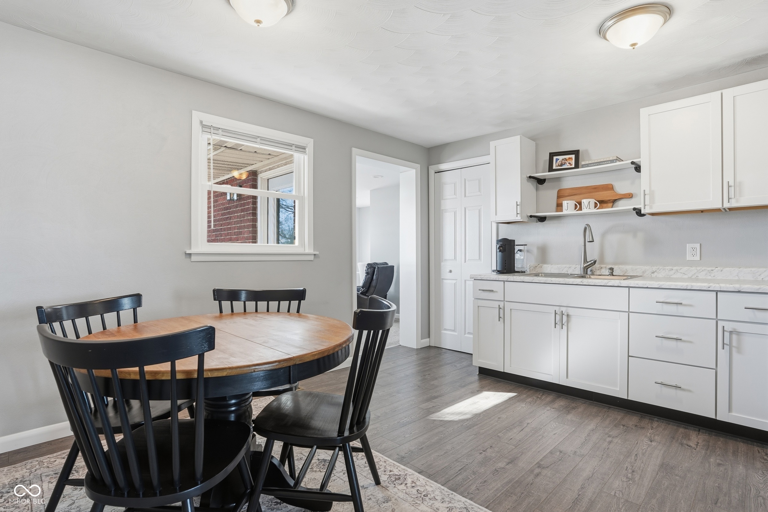 5717 - 5721 W Sr 132