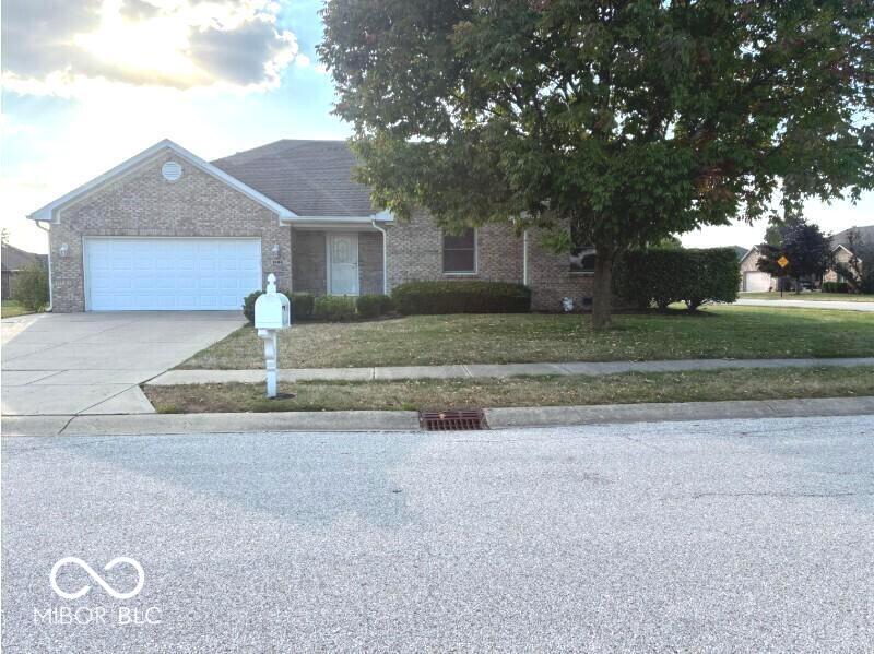1804 Pine Cone Dr with leaves!