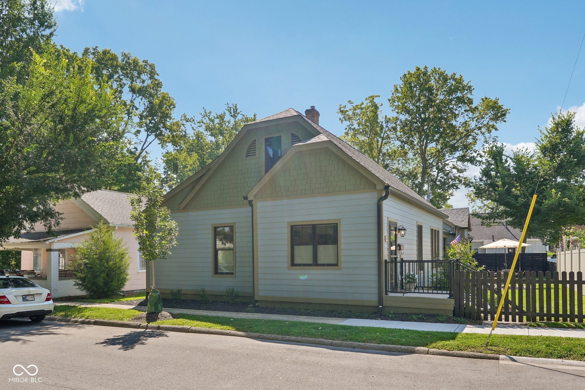 85 E Poplar
