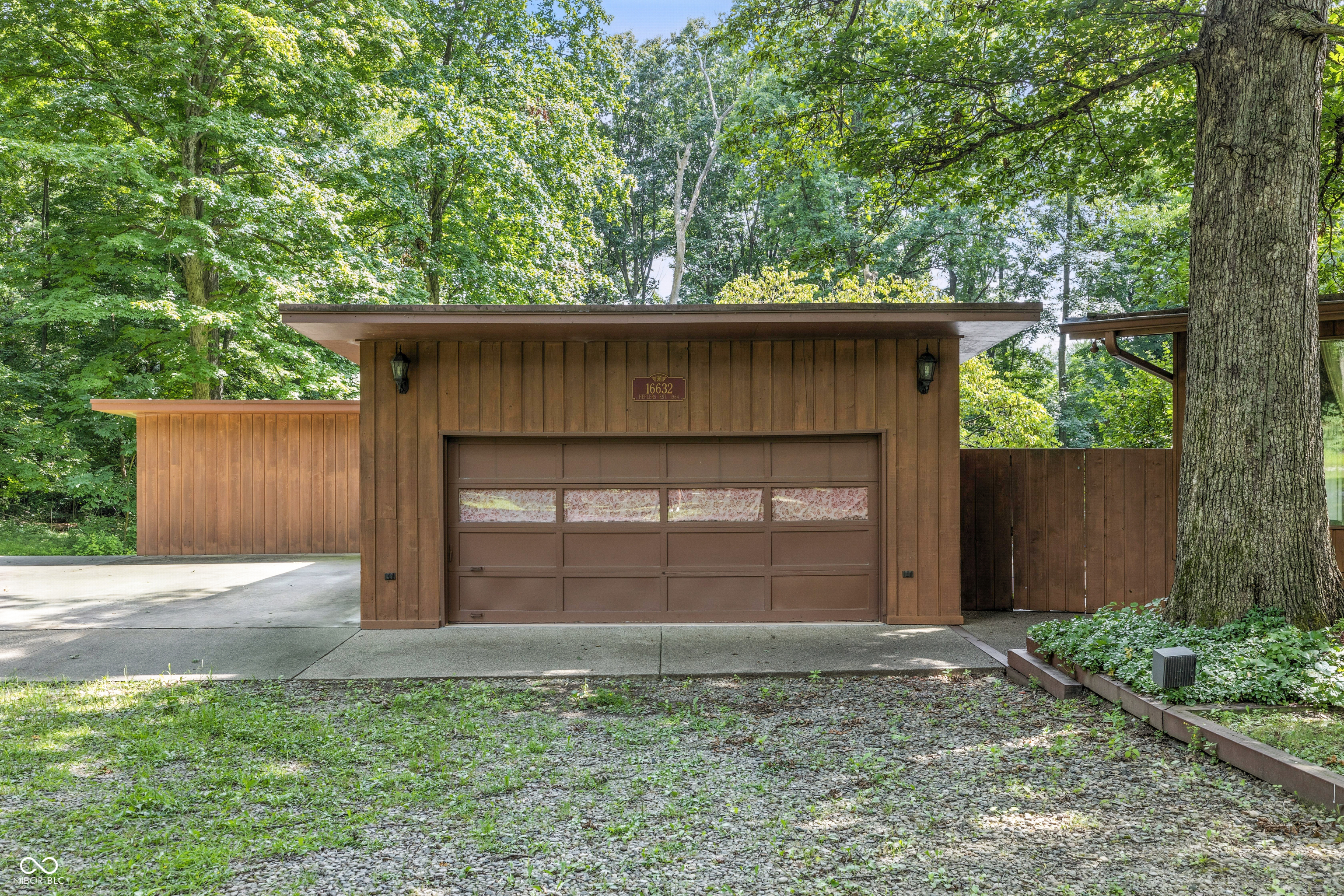 16632 Oak Road