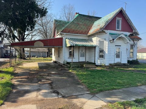 Photo of 4 W Water Street, Cloverdale, IN 46120 (MLS # 22092309)