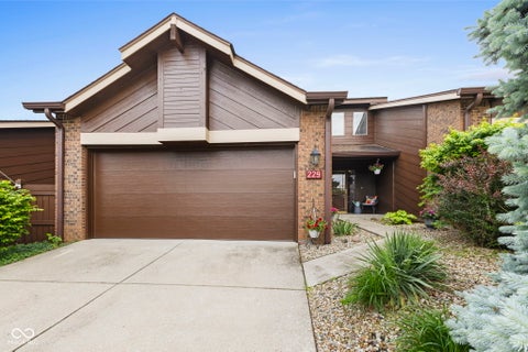 Photo of 229 Brighton Court, Greenwood, IN 46143 (MLS # 22100199)