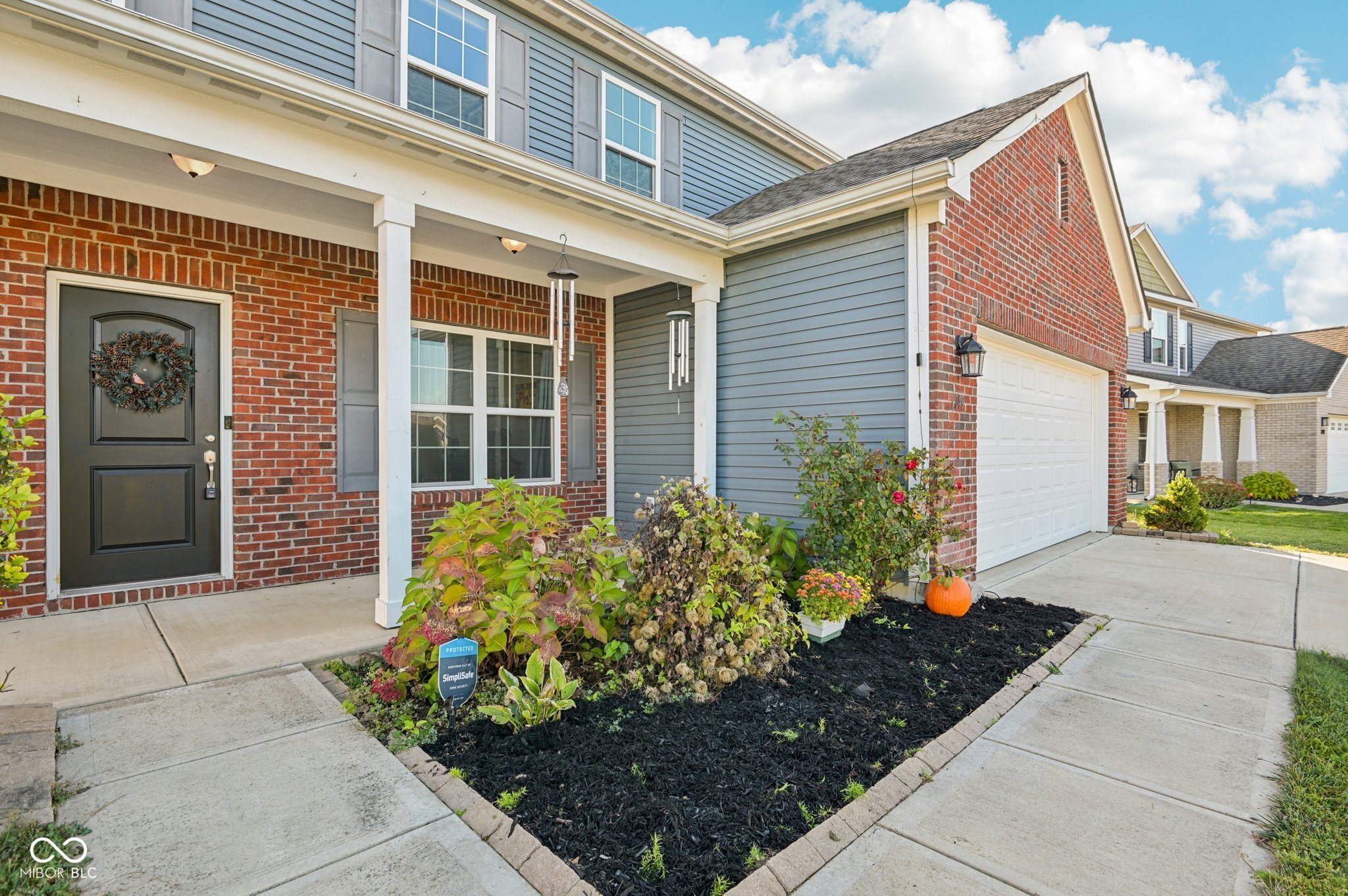 1749 N Creekwater Pass
