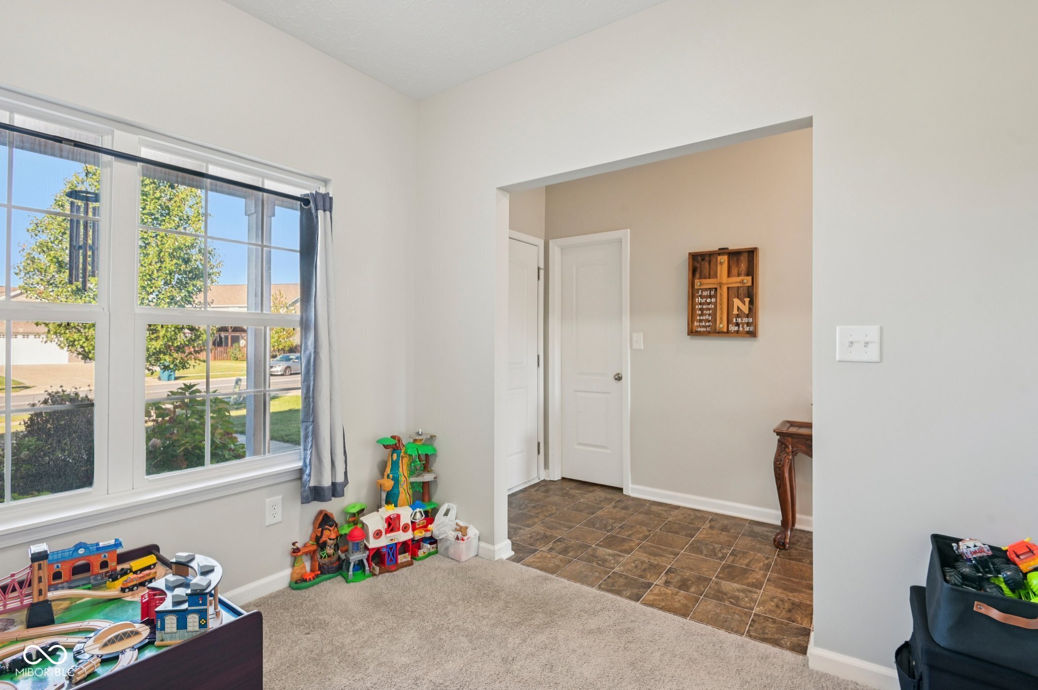 1749 N Creekwater Pass