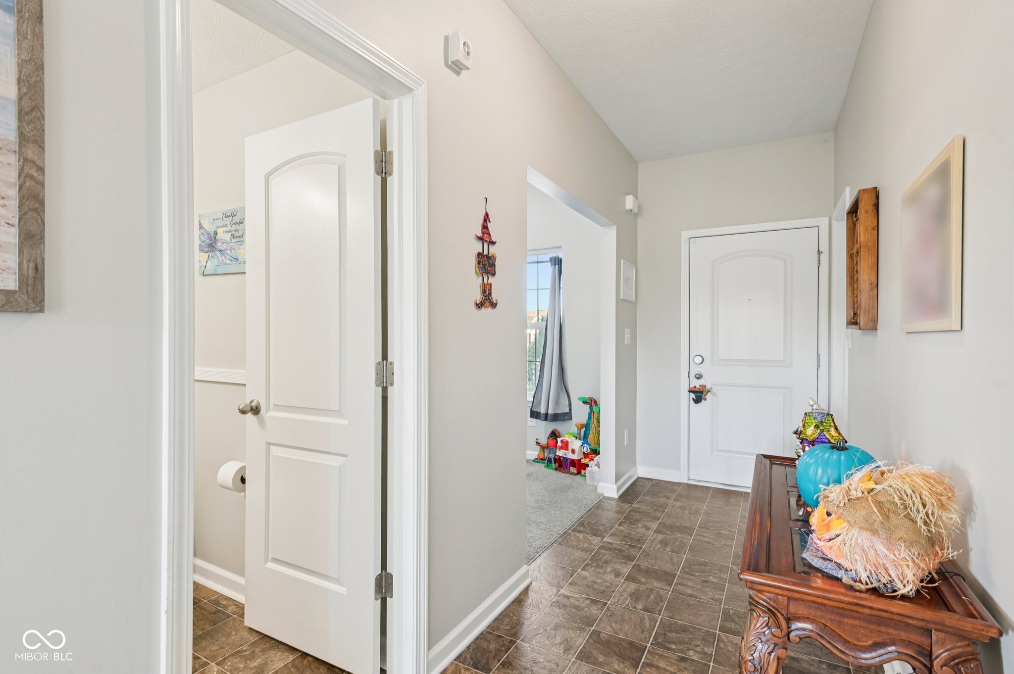 1749 N Creekwater Pass