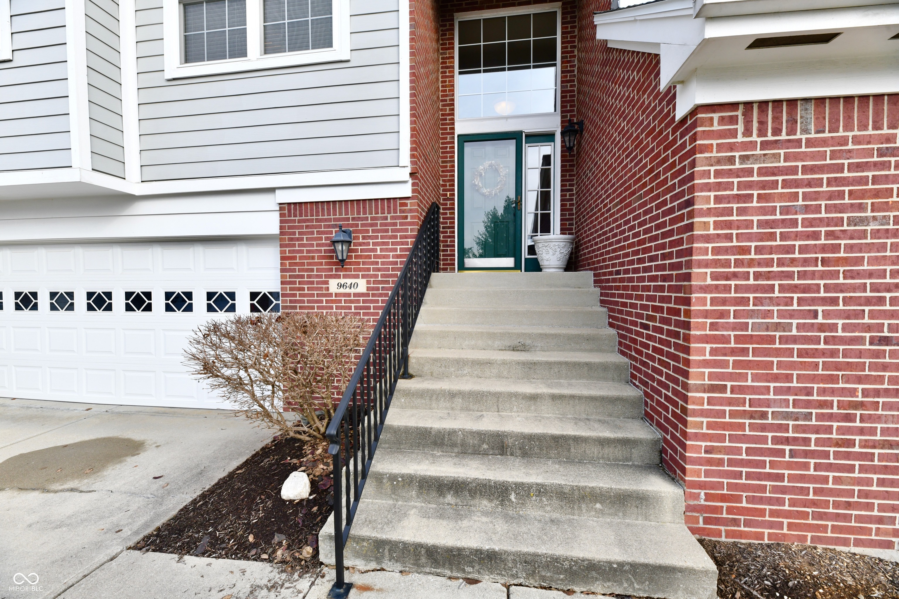 9640 Clover Leaf Lane