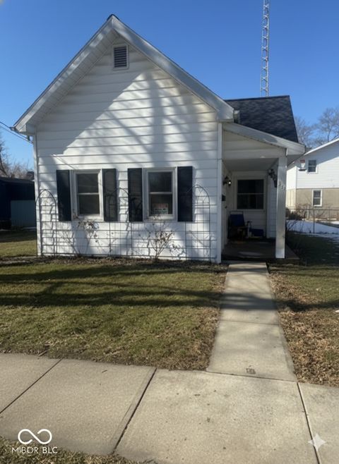 Photo of 313 N Mill Street, Fairmount, IN 46928 (MLS # 22084001)