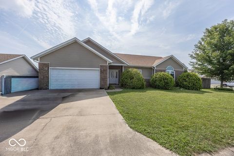 Photo of 1020 S Creek Drive W, Greensburg, IN 47240 (MLS # 22113103)