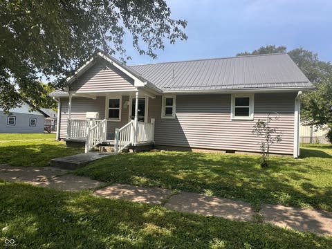 Photo of 427 S Washington Street, Spencer, IN 47460 (MLS # 22122019)