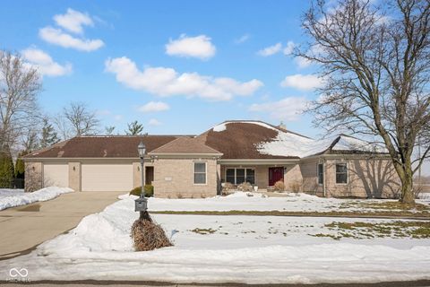 Photo of 2202 Peartree Ct, Columbus, IN 47201 (MLS # 22083577)