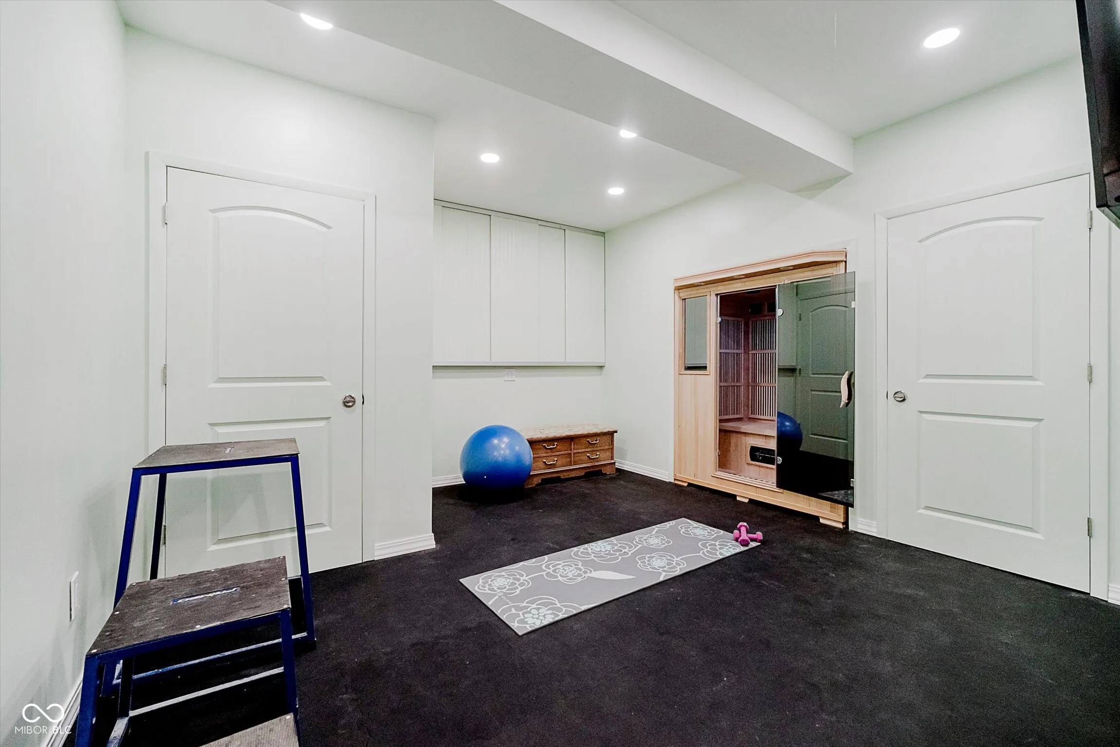 Zionsville, Indiana 46077, United States, 6 Bedrooms Bedrooms, ,5 BathroomsBathrooms,Residential,Active,165317