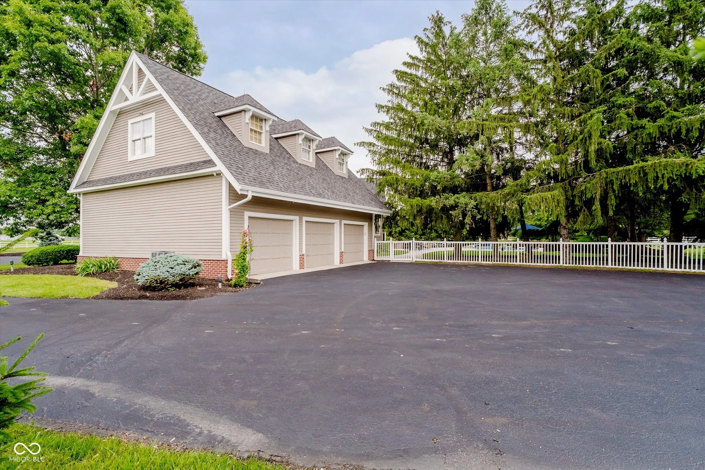 Zionsville, Indiana 46077, United States, 6 Bedrooms Bedrooms, ,5 BathroomsBathrooms,Residential,Active,165317