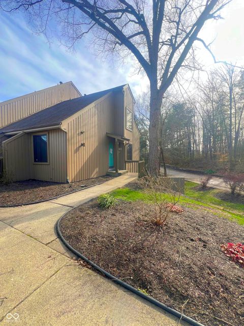 Photo of 98 Lookout Ridge Drive, Columbus, IN 47201 (MLS # 22089196)