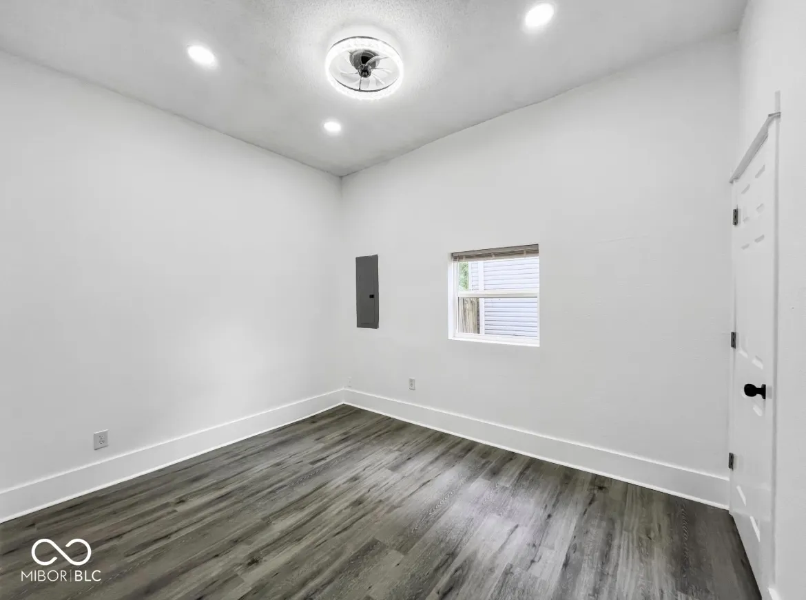 Indianapolis, Indiana 46201, United States, 4 Bedrooms Bedrooms, ,2 BathroomsBathrooms,Residential,Active,239017