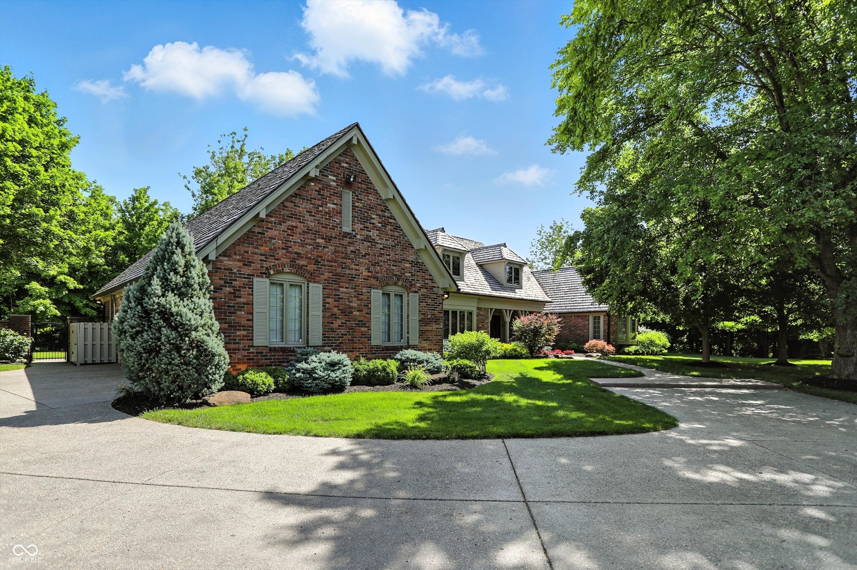 8661 Williamshire W Drive