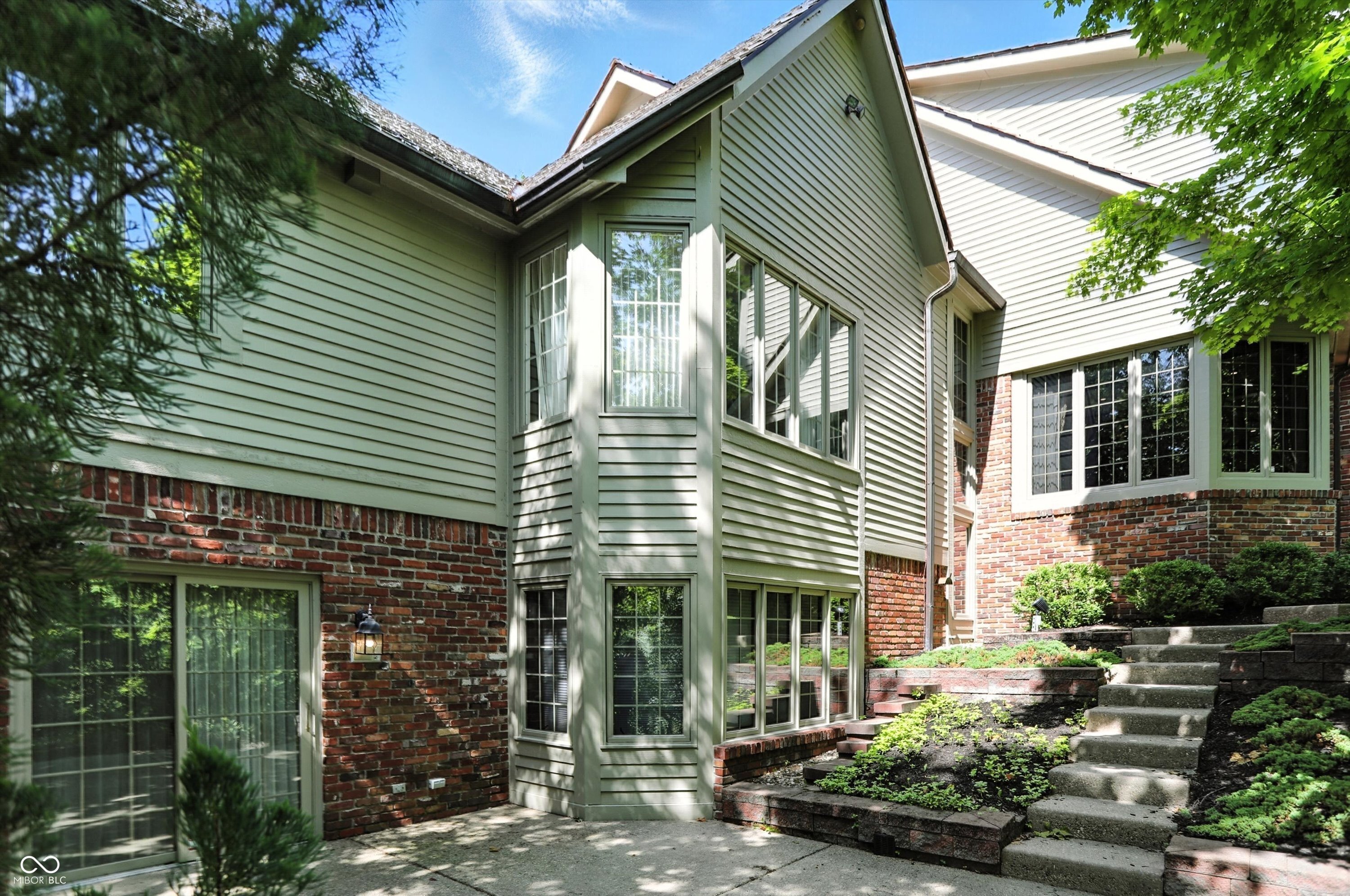 8661 Williamshire W Drive