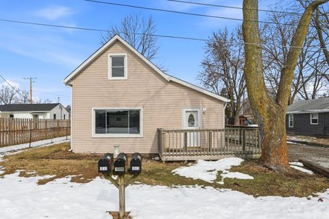 Photo of 1008 E 7th Street, Greenfield, IN 46140 (MLS # 22083837)