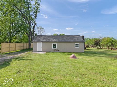 Photo of 5159 E Edgewood Avenue, Indianapolis, IN 46237 (MLS # 22097547)