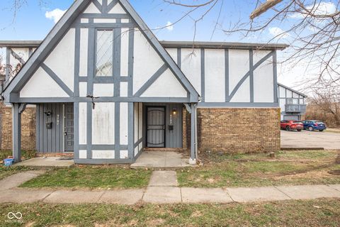 Photo of 9792 Kingscross Court, Indianapolis, IN 46235 (MLS # 22076440)