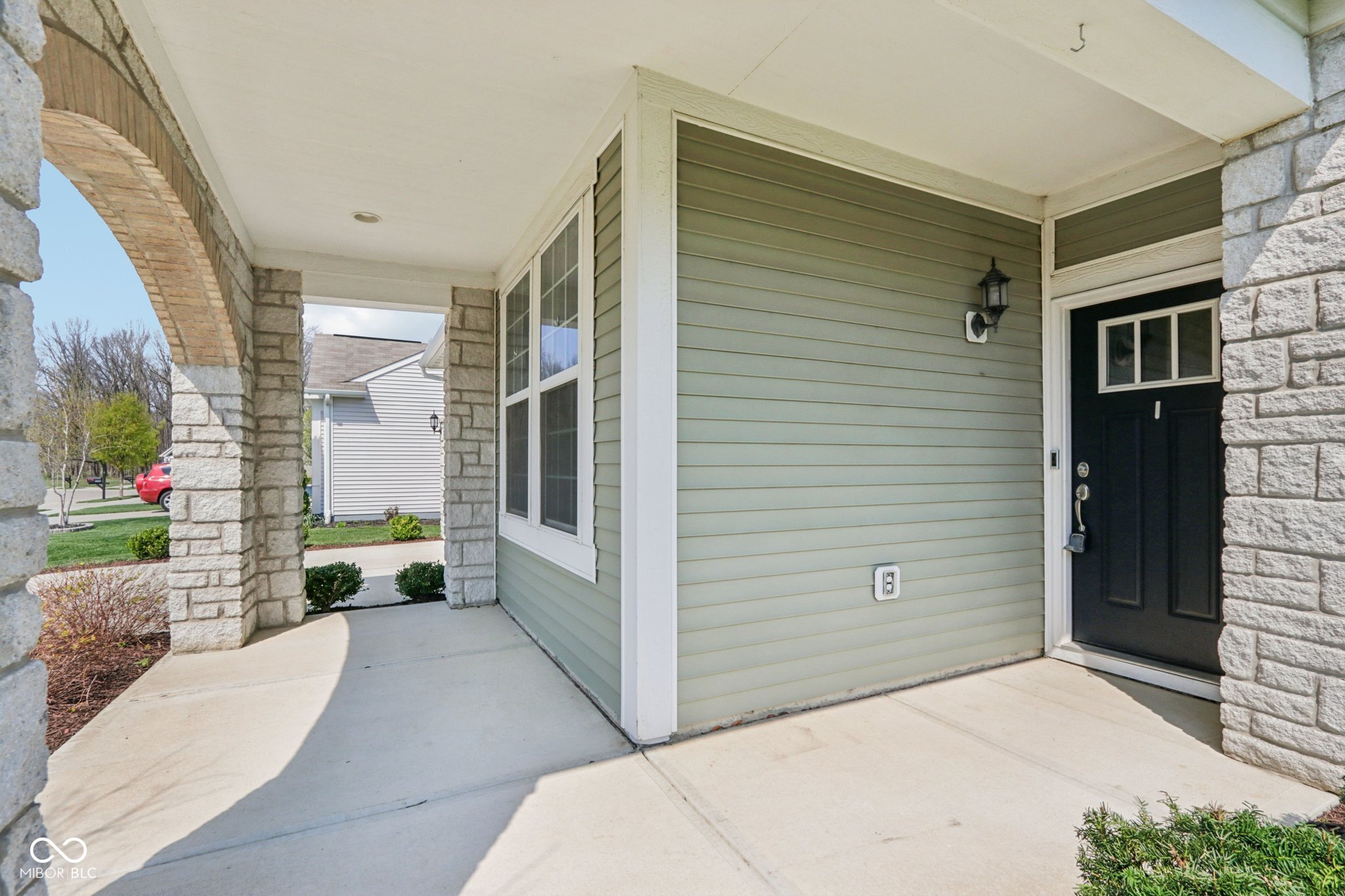 4867 Saddle Back Way