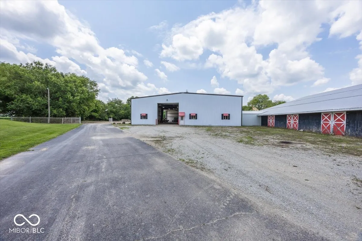 Daleville, Indiana 47334, United States, 5 Bedrooms Bedrooms, ,4 BathroomsBathrooms,Residential,Active,50943