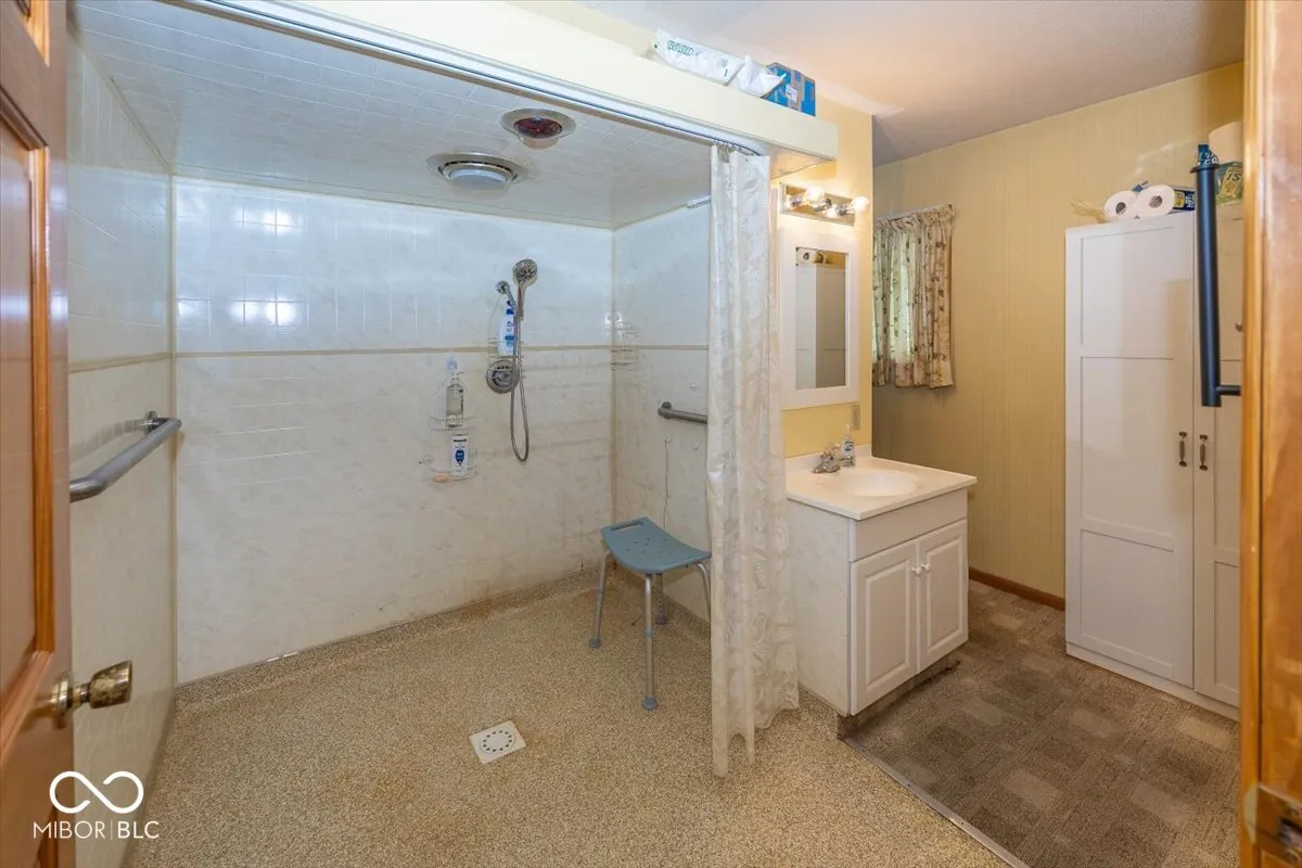 Daleville, Indiana 47334, United States, 5 Bedrooms Bedrooms, ,4 BathroomsBathrooms,Residential,Active,50943