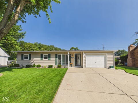 Photo of 2420 Bramble Way, Anderson, IN 46011 (MLS # 22119146)