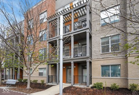 Photo of 110 E North Street, Indianapolis, IN 46204 (MLS # 22092621)