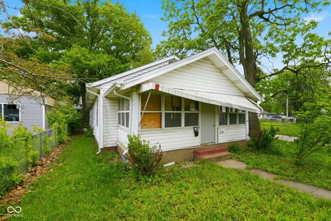 Photo of 2224 S Hoyt Avenue, Muncie, IN 47302 (MLS # 22082266)