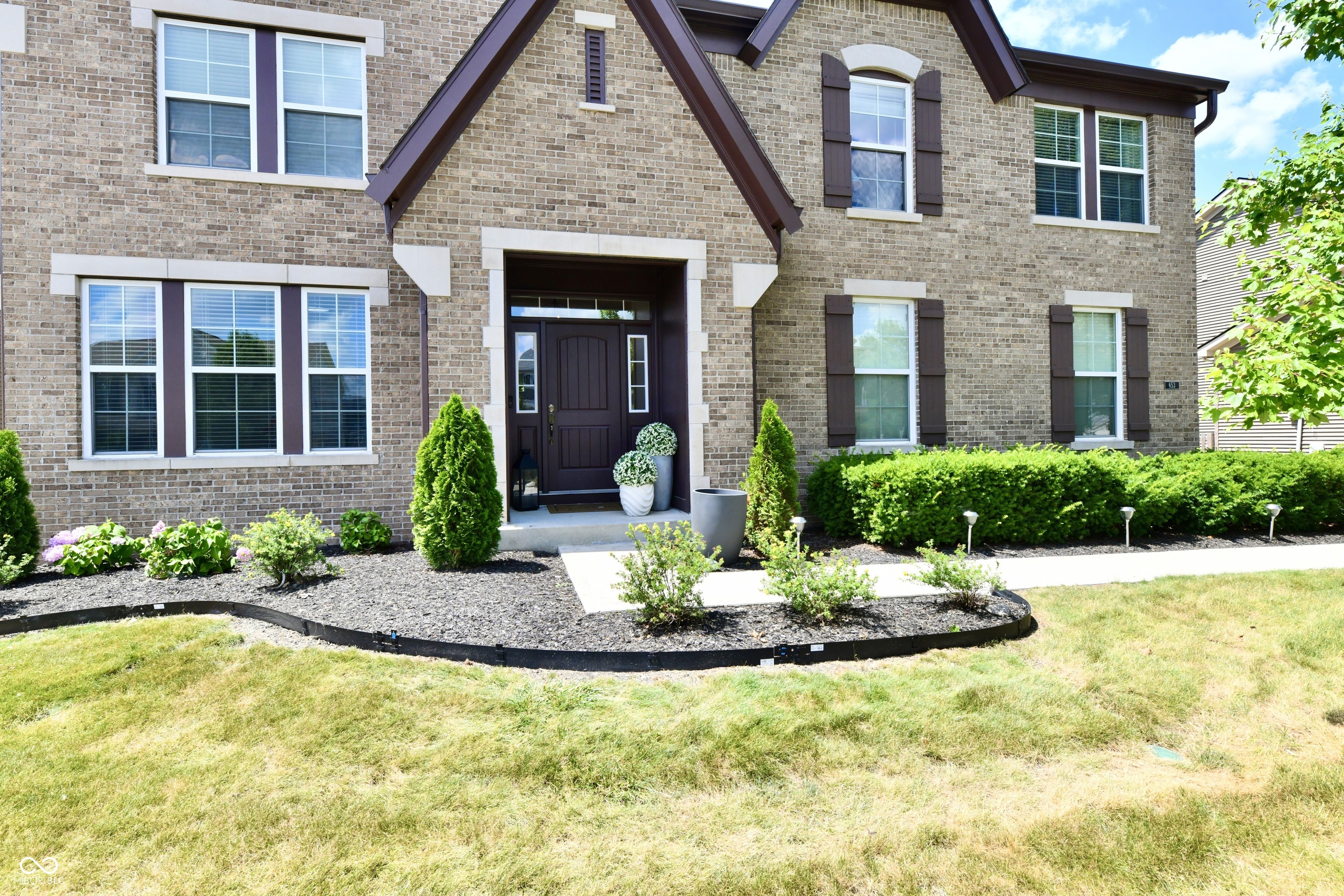 653 Featherstone Drive