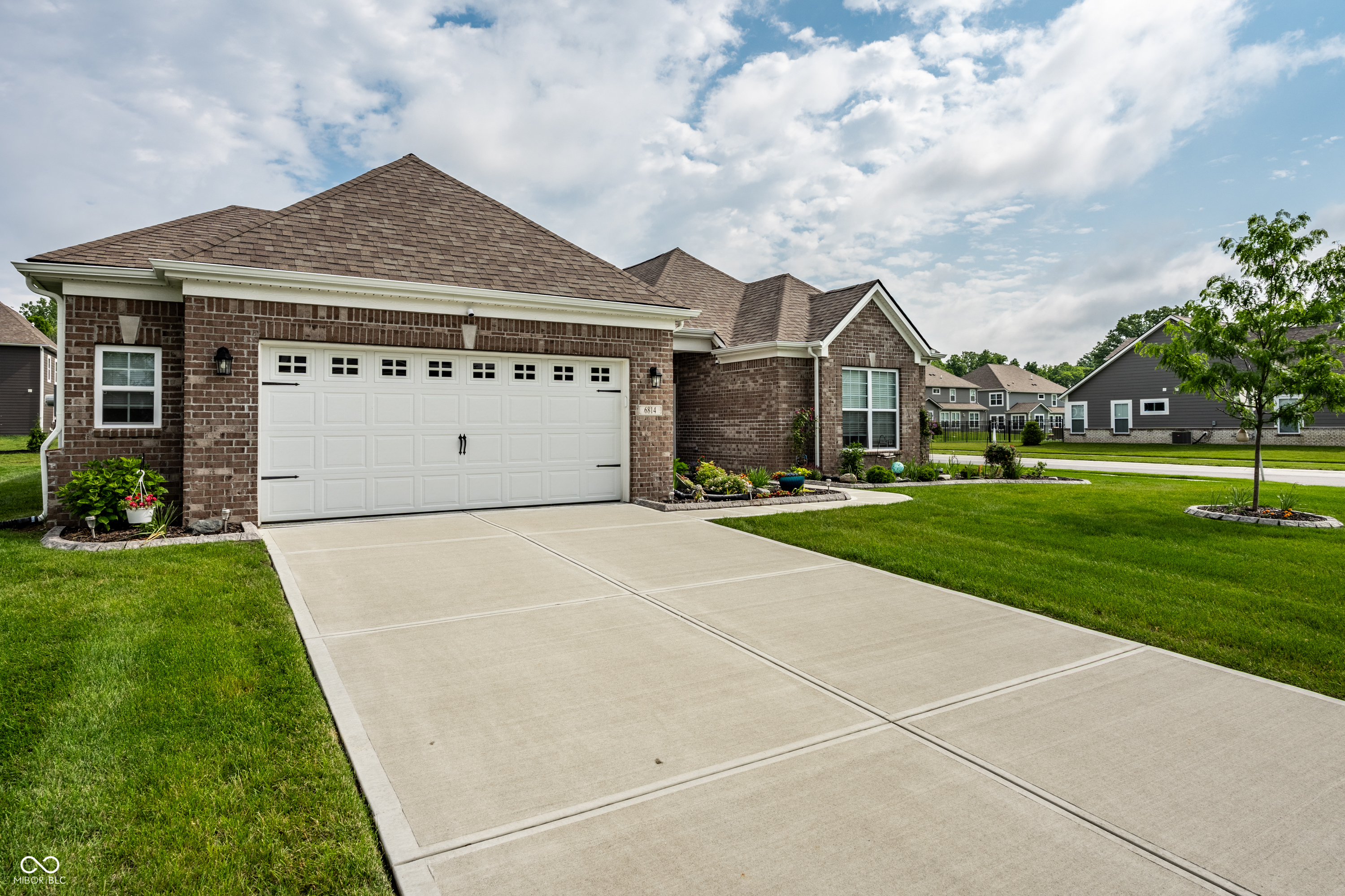 6814 Pine Vail Boulevard