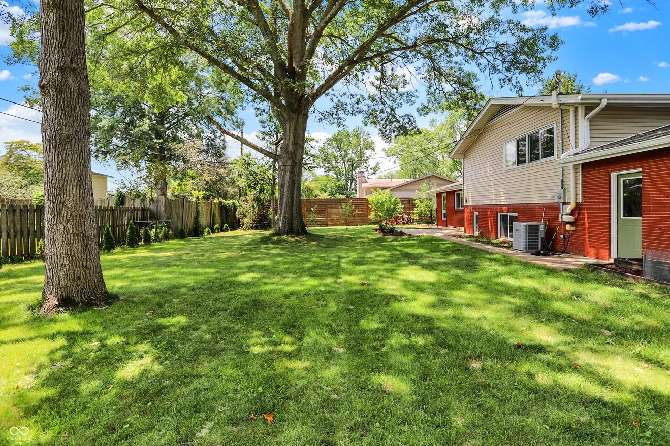 Columbus, Indiana 47203, United States, 3 Bedrooms Bedrooms, ,3 BathroomsBathrooms,Residential,Active,170846