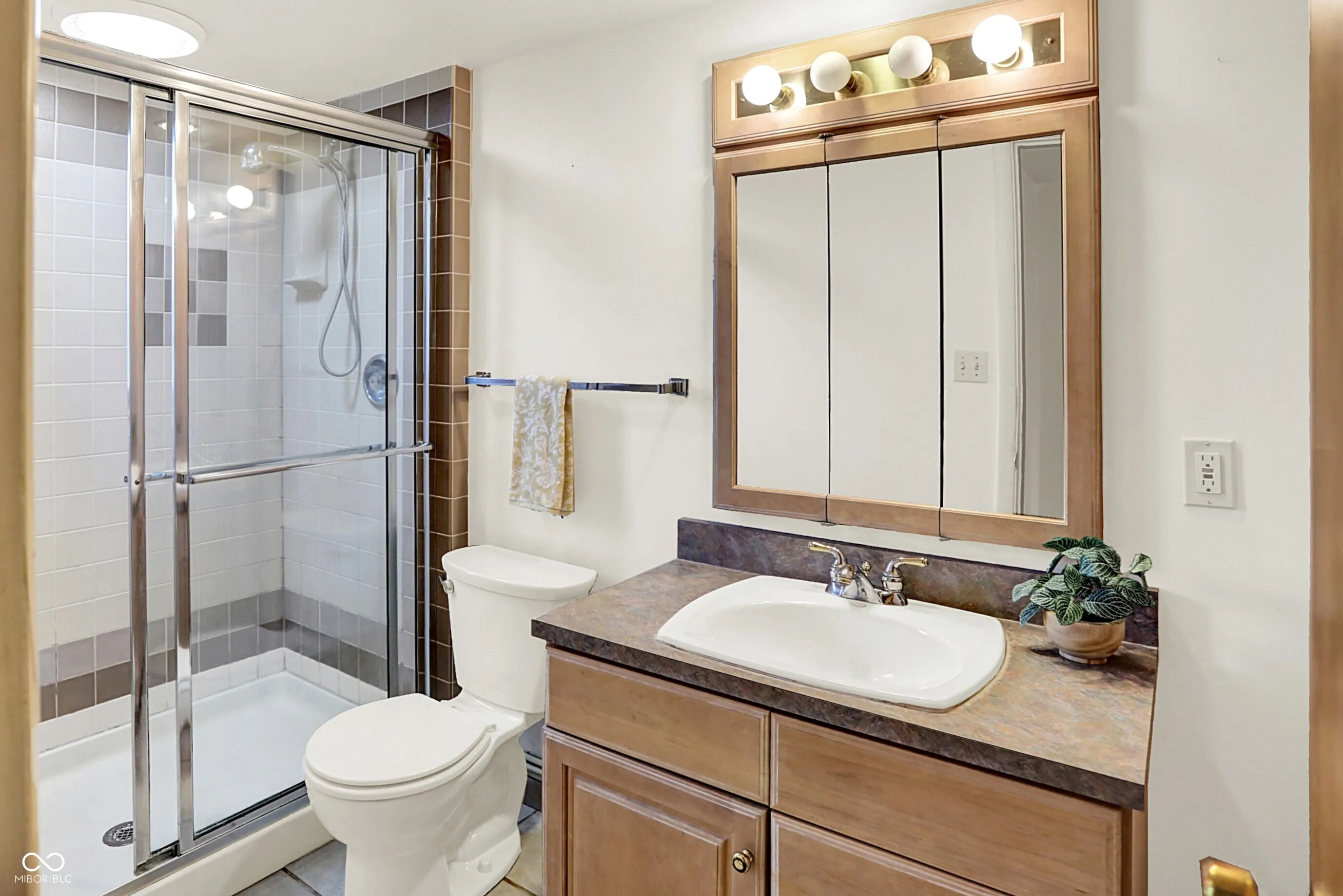 Columbus, Indiana 47203, United States, 3 Bedrooms Bedrooms, ,3 BathroomsBathrooms,Residential,Active,170846