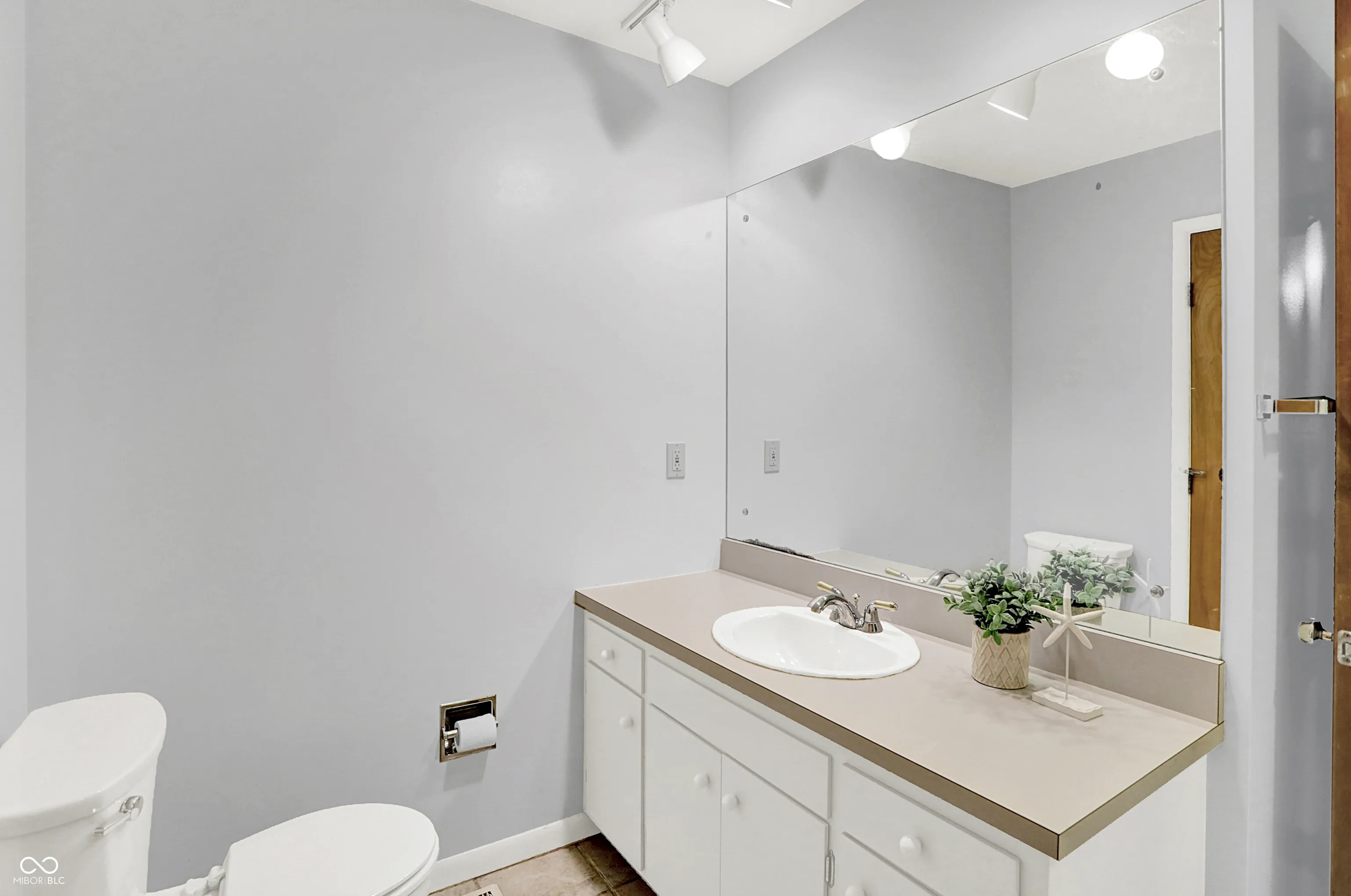 Columbus, Indiana 47203, United States, 3 Bedrooms Bedrooms, ,3 BathroomsBathrooms,Residential,Active,170846