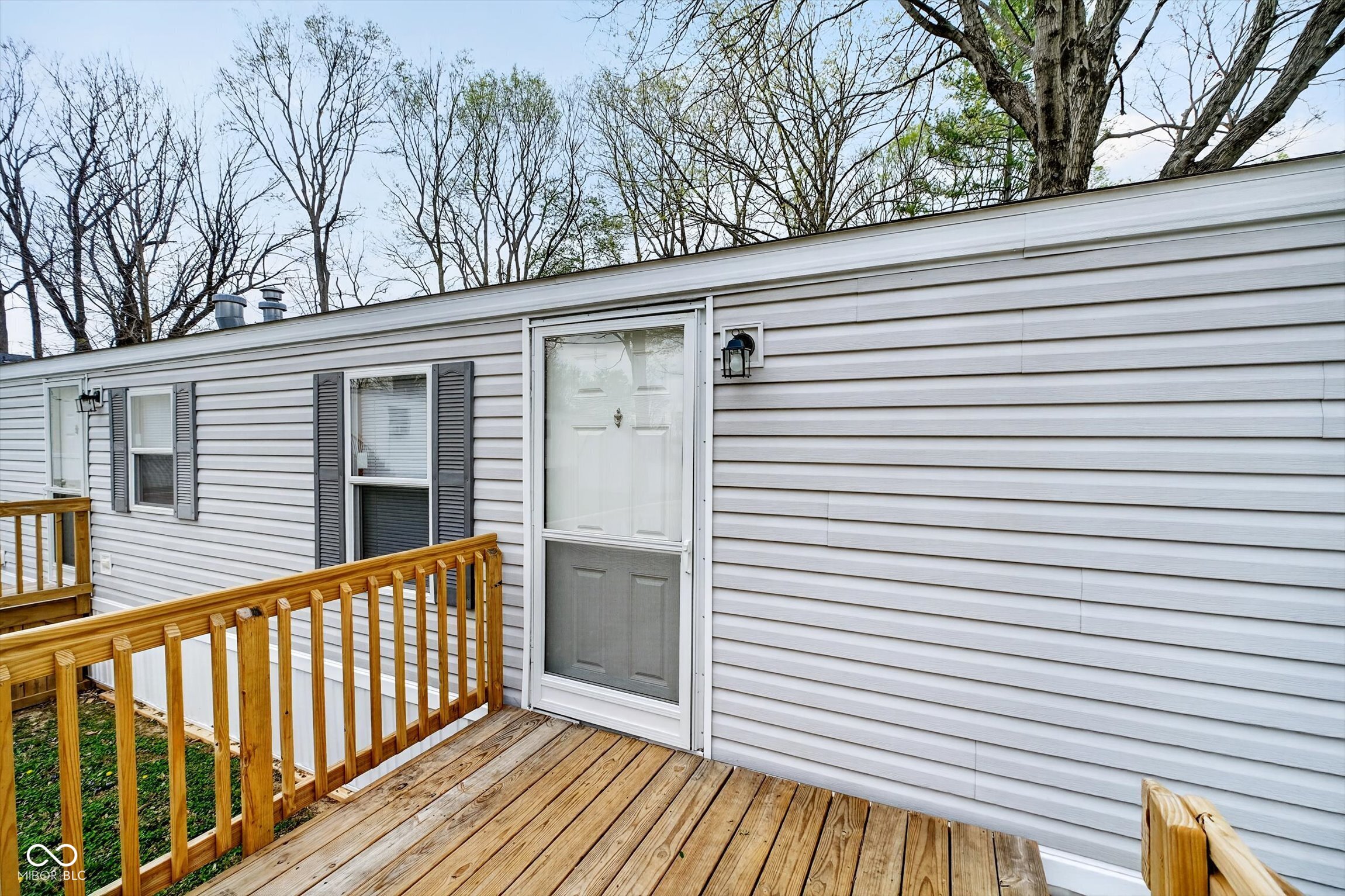 48 Echo Lake W Drive