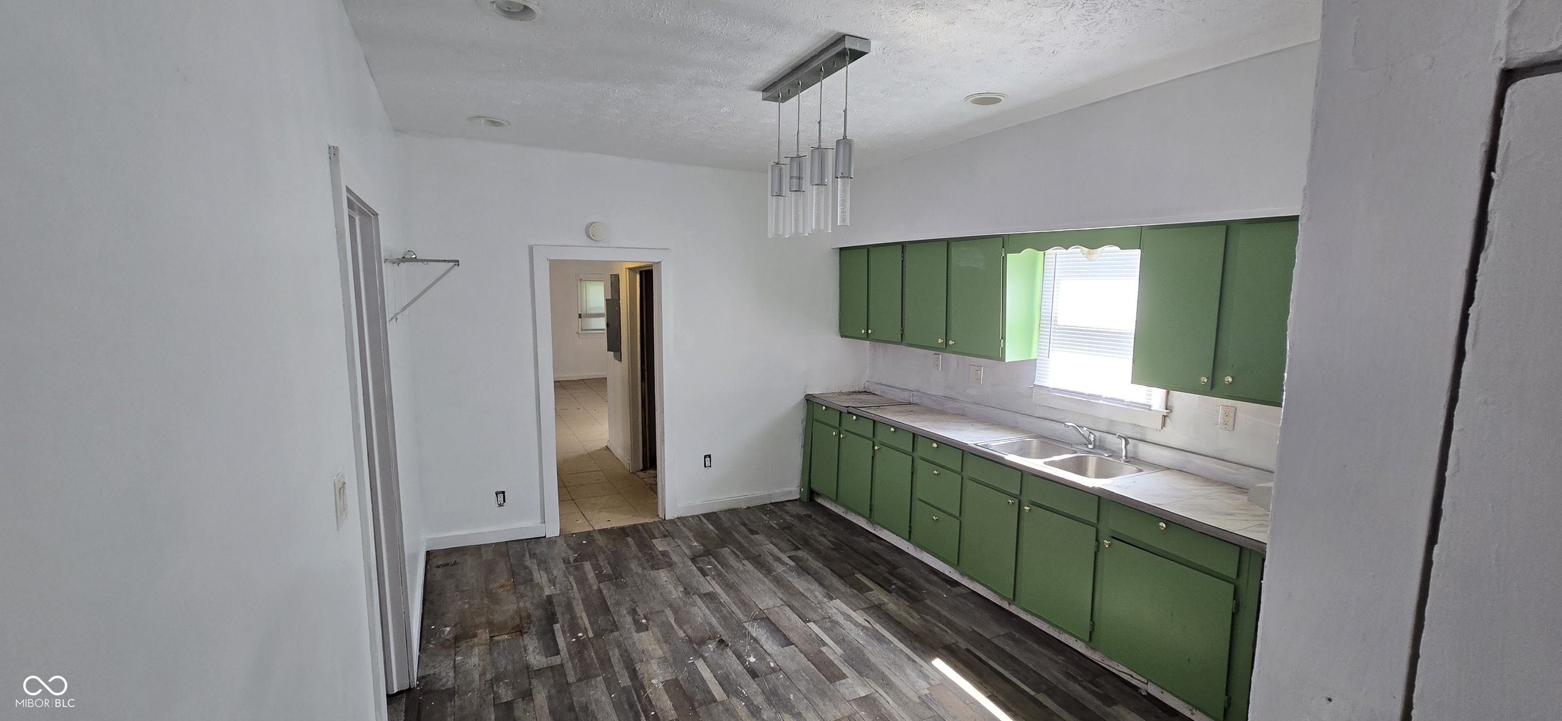 1217 W 31st
