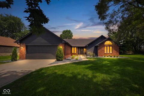 Photo of 1713 Valley Brook Drive, Cumberland, IN 46229 (MLS # 22111390)