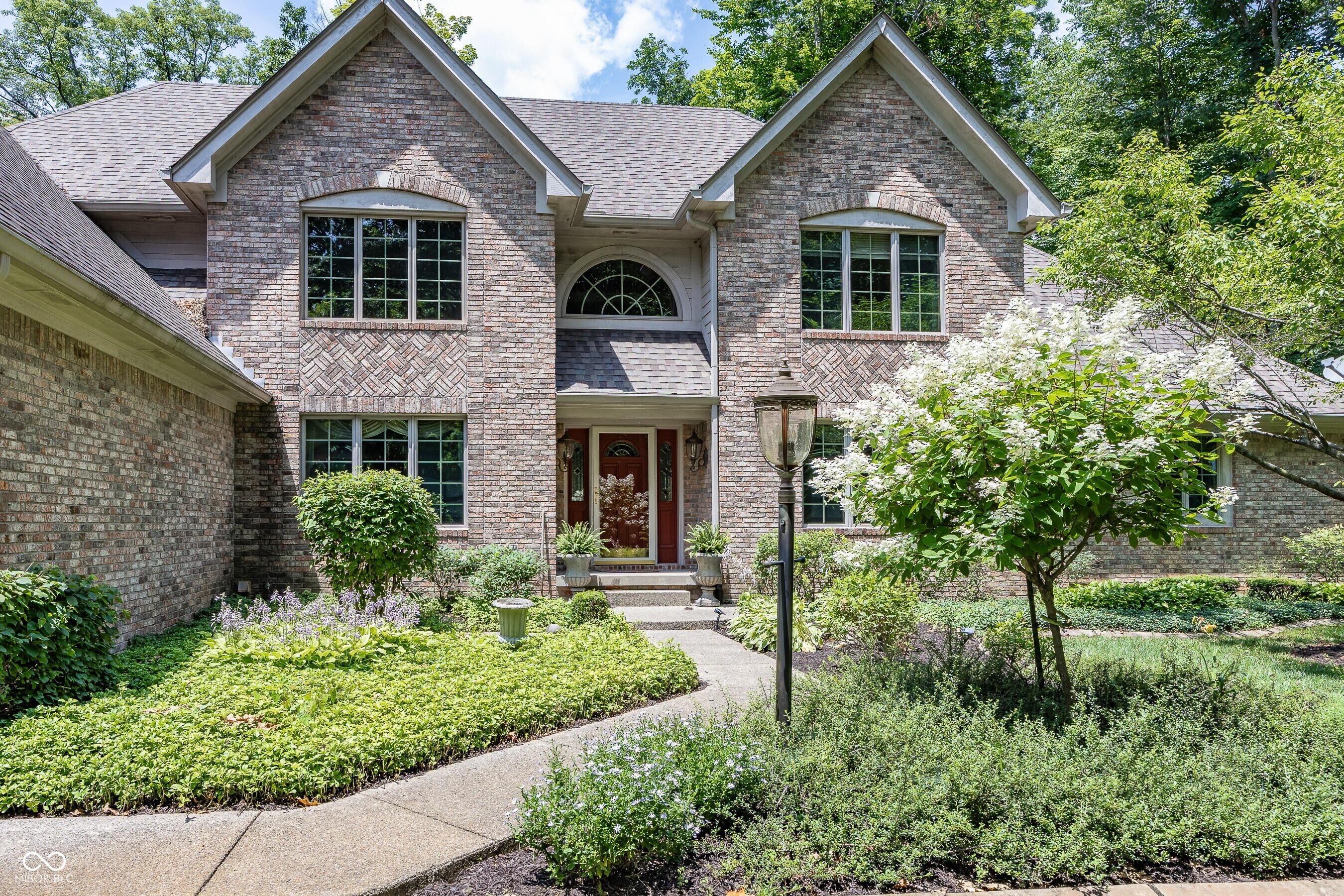 1112 N Dogwood Way