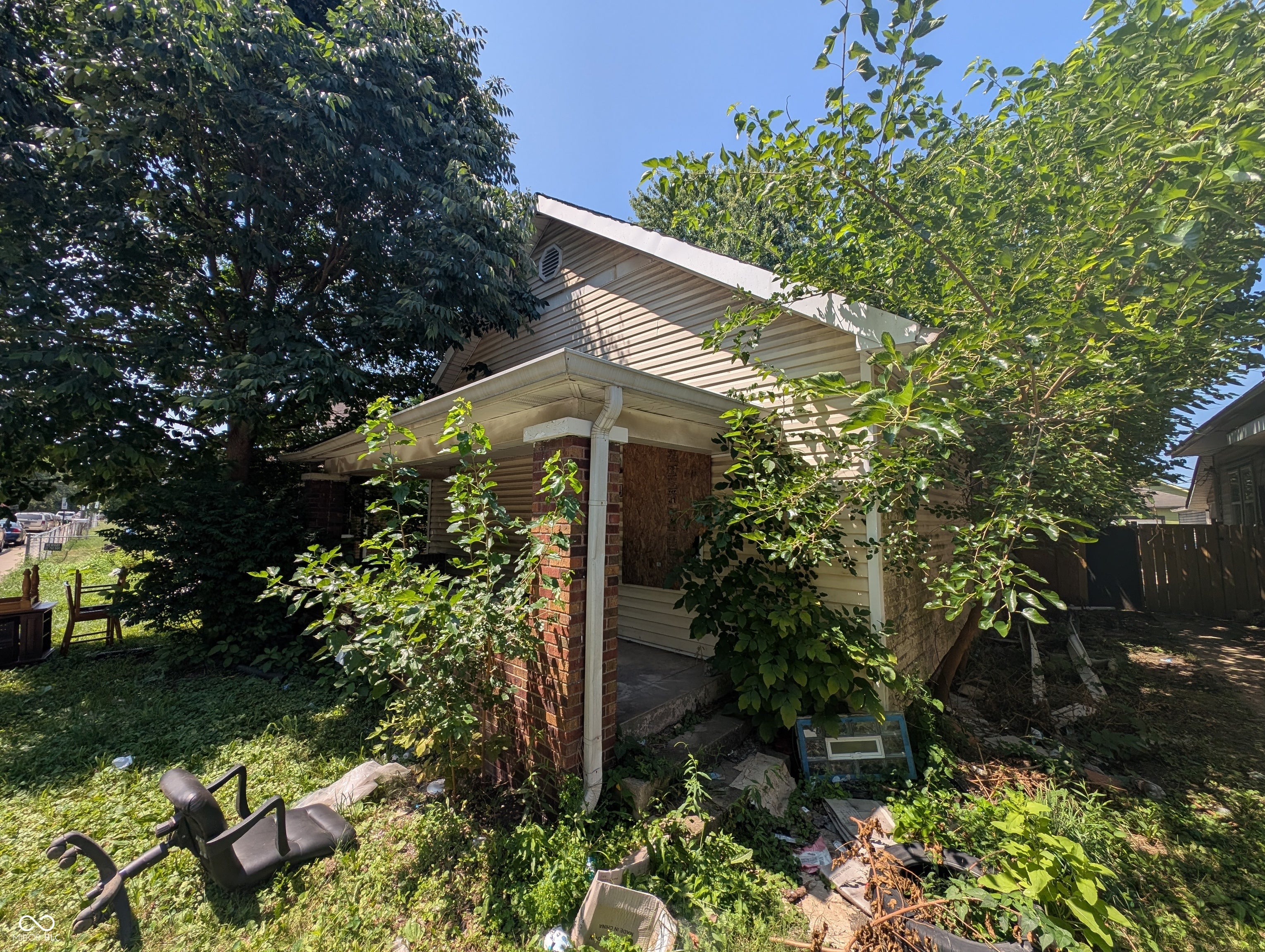 642 N Oxford Street