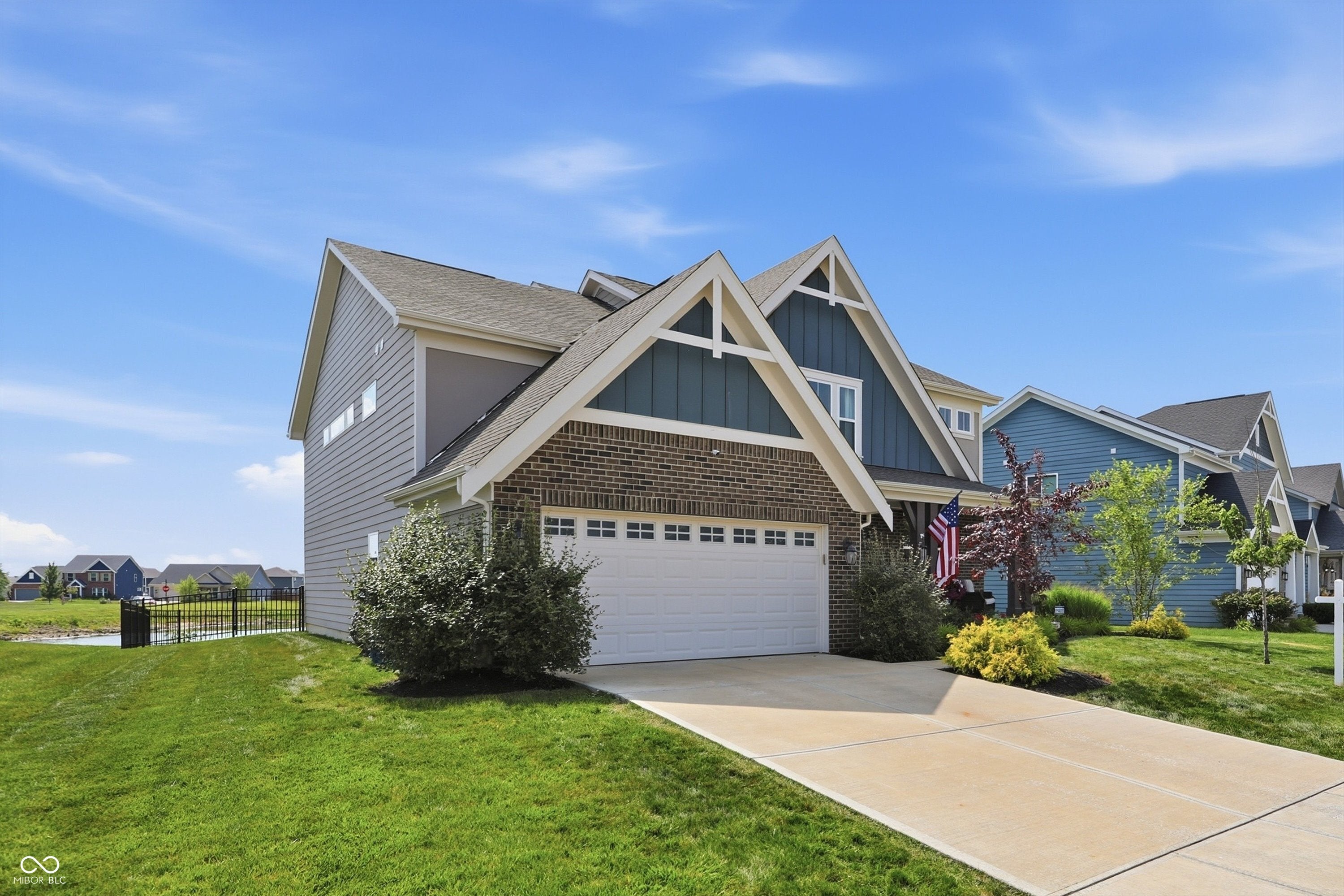 976 Pond View Drive
