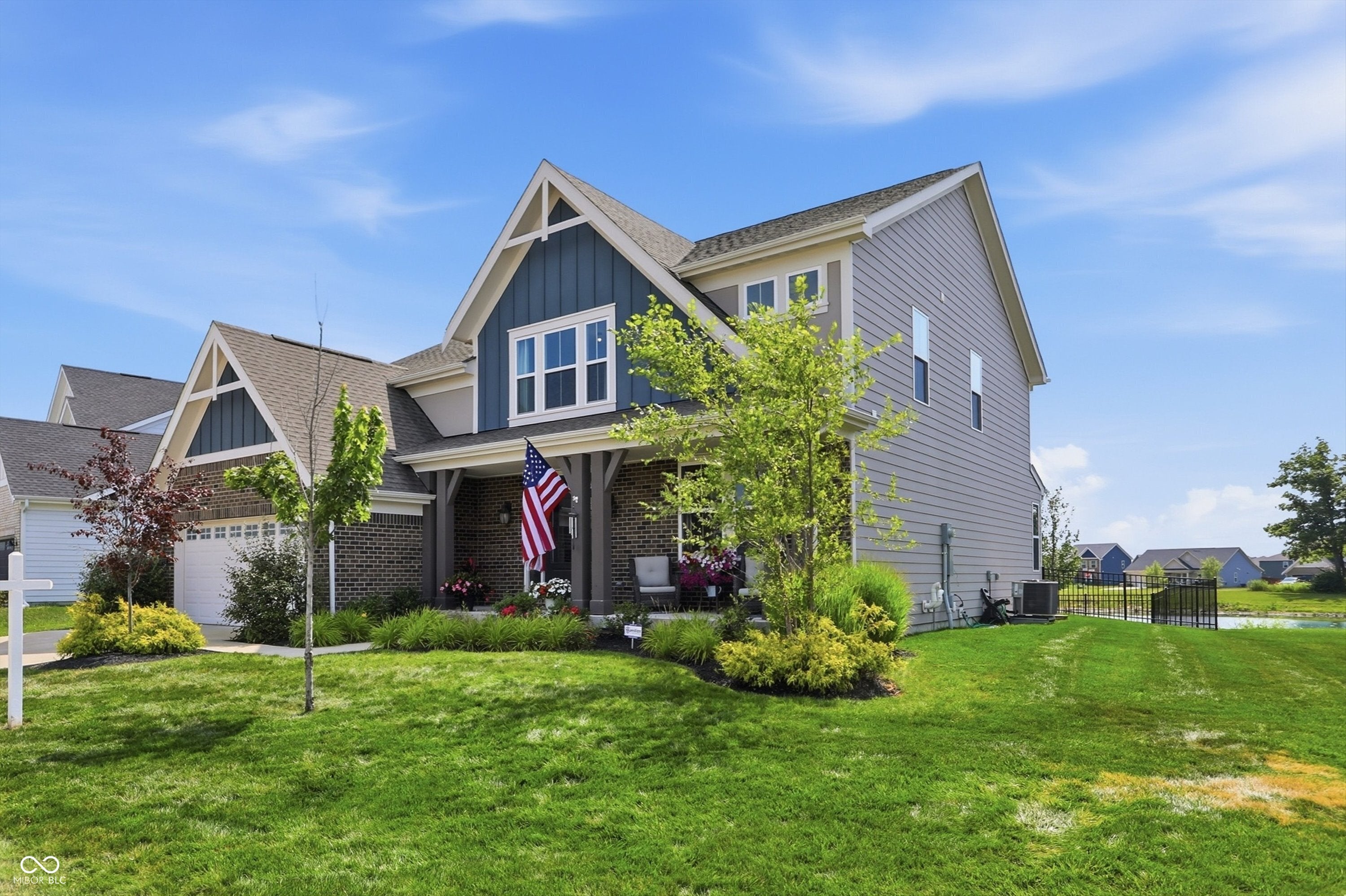 976 Pond View Drive