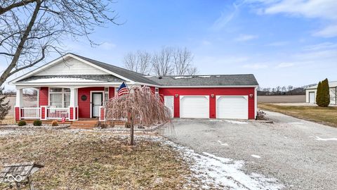 Photo of 610 S Franklin Road, Greenwood, IN 46143 (MLS # 22085584)