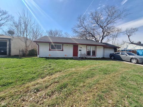 Photo of 3930 Chateau Drive, Indianapolis, IN 46226 (MLS # 22090894)