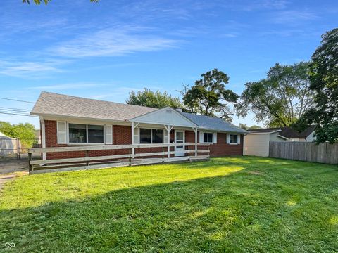 Photo of 17 Crestview Drive, Greenwood, IN 46143 (MLS # 22023803)