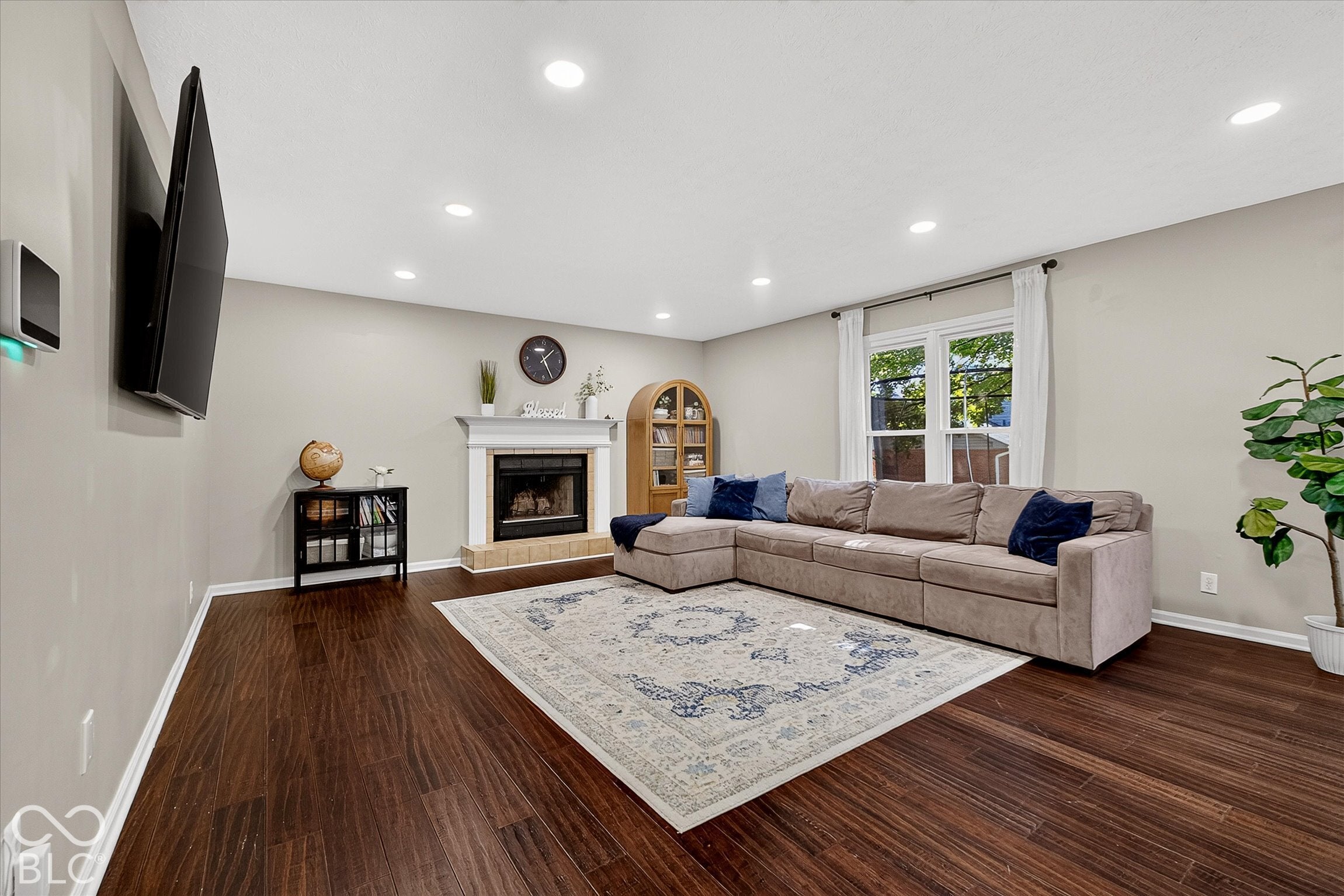 7599 Meadow Ridge Drive