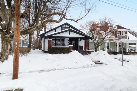 Photo of 410 Euclid Avenue, Greenwood, IN 46142 (MLS # 22082207)