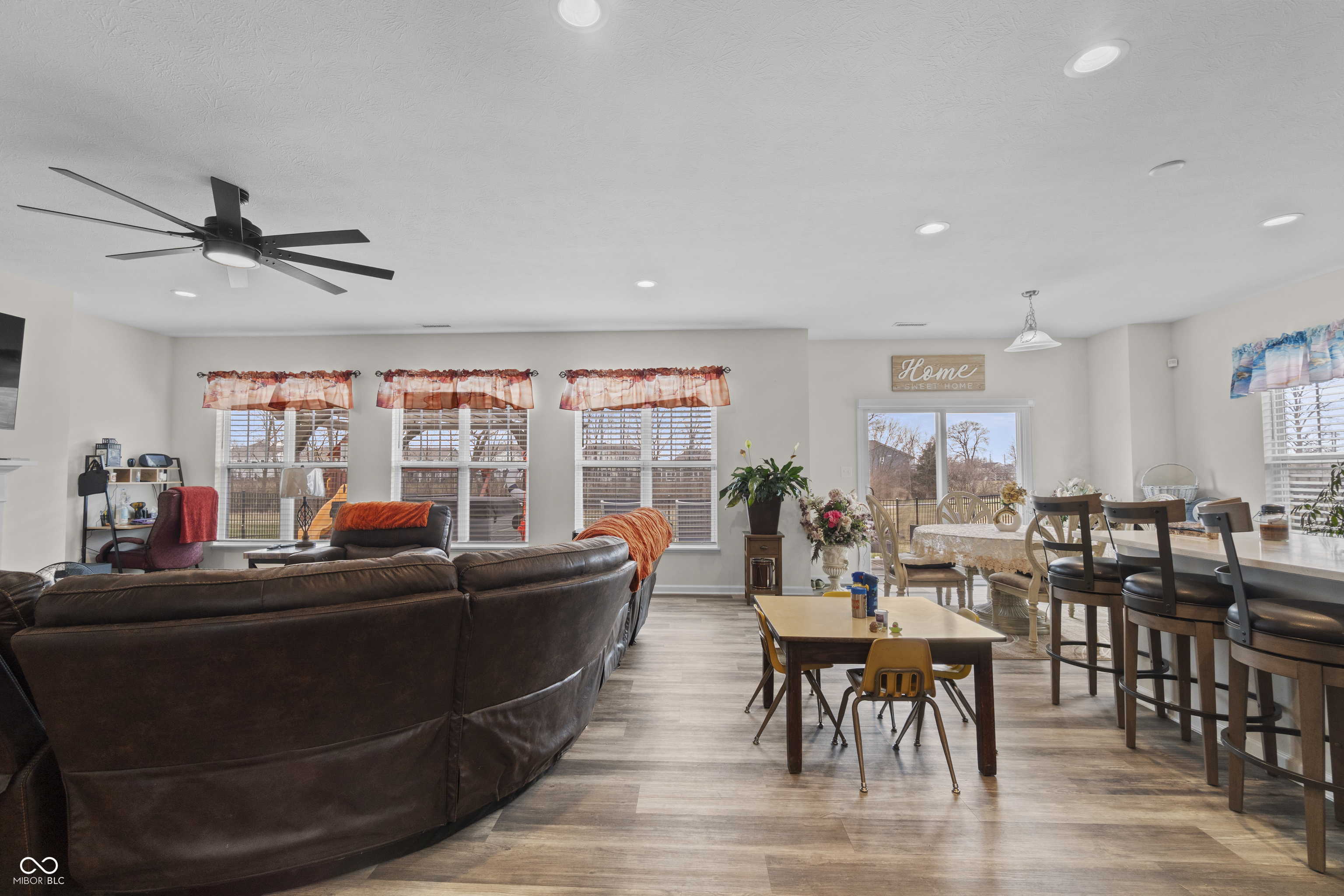 6905 Pine Vail Boulevard