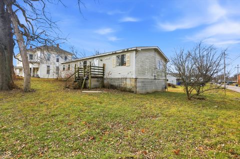 Photo of 2202 S Home Avenue, Marion, IN 46953 (MLS # 22077679)