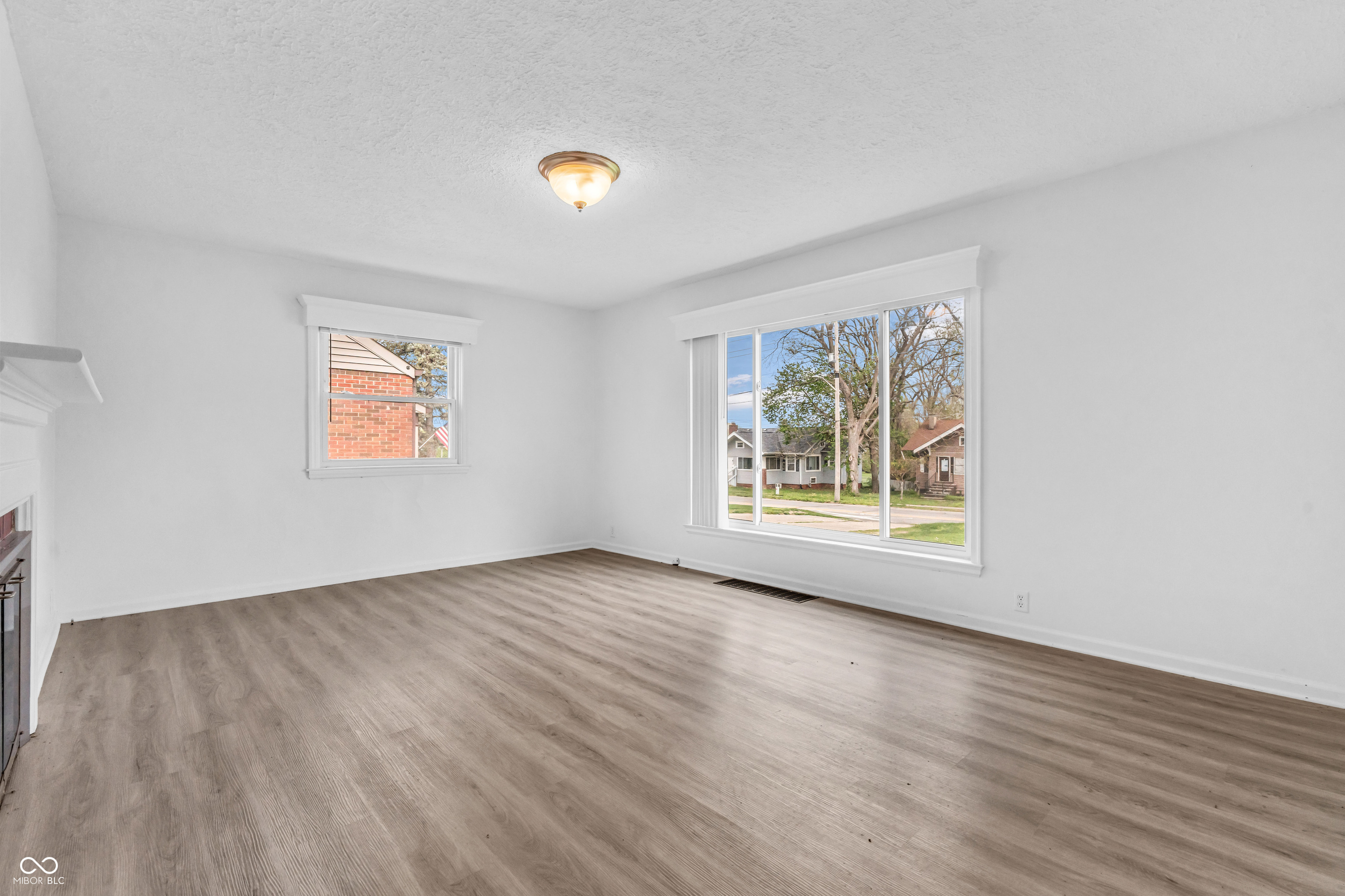 1243 E Thompson Road